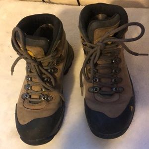 Vasque high top shoes p2442